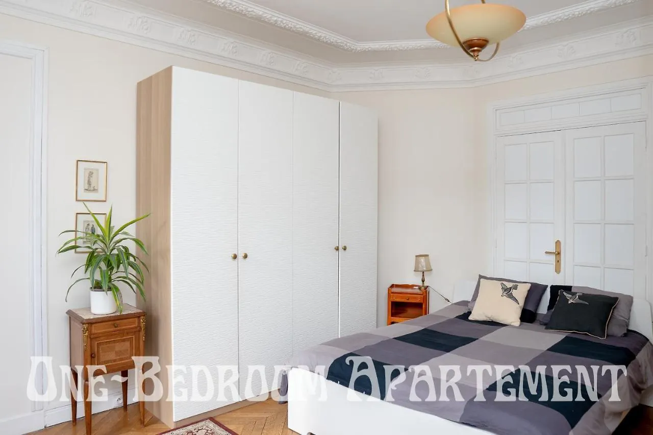 Eiffel Tower View Bed & Breakfast Paris